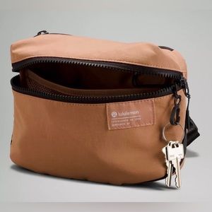 Lululemon Clean Lines Belt Bag 2L - Blush